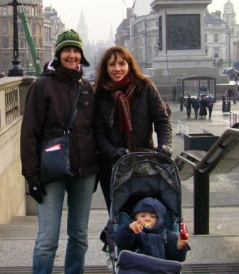 Lenka, Sacha, and Julia at Nelson's Column.