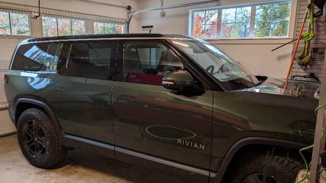 A car parked in a garage
Description automatically generated
